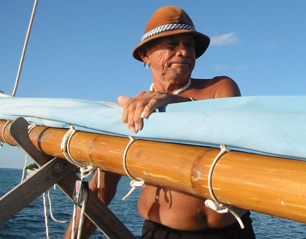 Juni securing sail